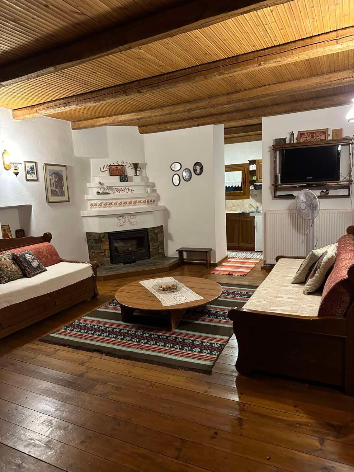 Το Ανώι Apartment ปาเลออส ปานเตเลมอน ภายนอก รูปภาพ